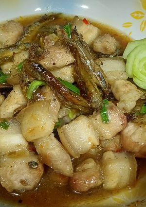 Hình của món Cá cơm chiên giòn kho thịt.