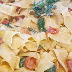Una foto de Pappardelle con espinacas