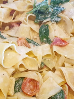 Una foto de Pappardelle con espinacas