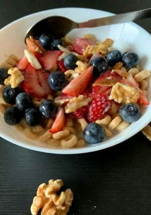 A picture of Oats with fruits Protein Snack.