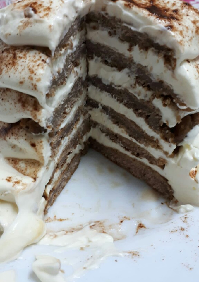Una foto de Torre tiramisú de pancakes de chocolate