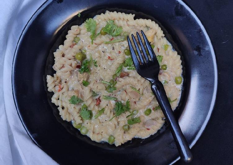 Chicken white sauce pasta