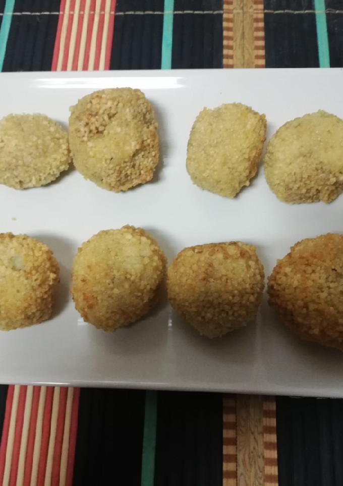 Una foto de Bolitas crujientes de puré al estragón