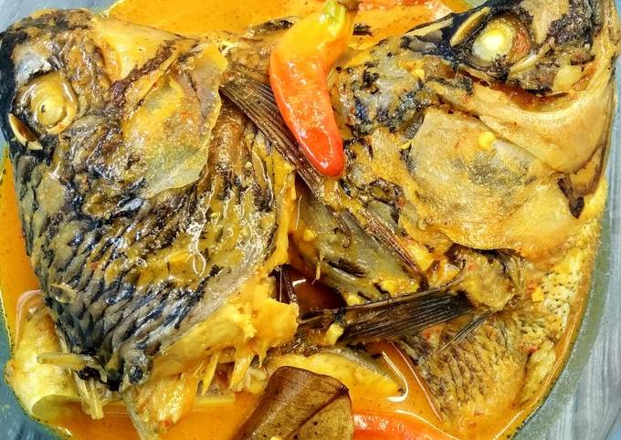 Kepala ikan bumbu rendang