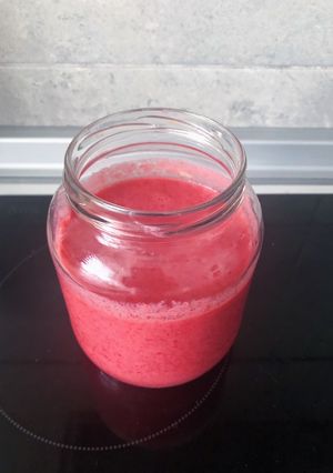 Una foto de Batido de frambuesa, fresa y piña