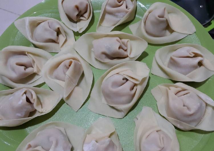 Pangsit rebus (NON HALAL)