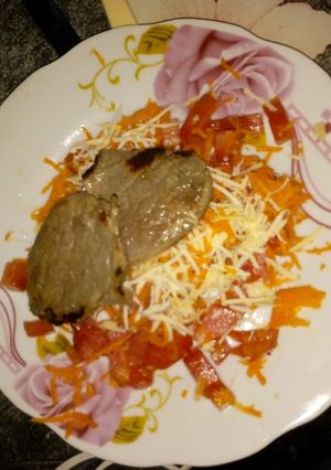 Una foto de Bife de #Carne con ensalada