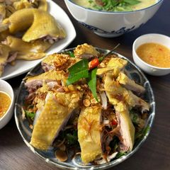 A picture of Vietnamese Chicken Banana Flower Salad w/ Congee Soup| Cháo Gỏi Gà Bắp Chuối.