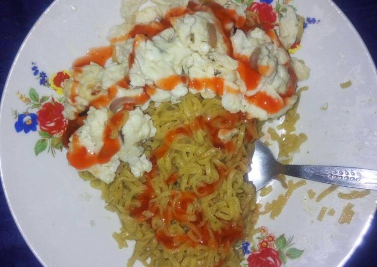 Recipe of Any-night-of-the-week Noddles with eggs