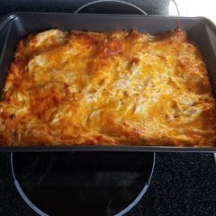 A picture of Cheesy chicken lasagna.
