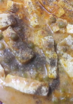 A picture of Matar Paneer.