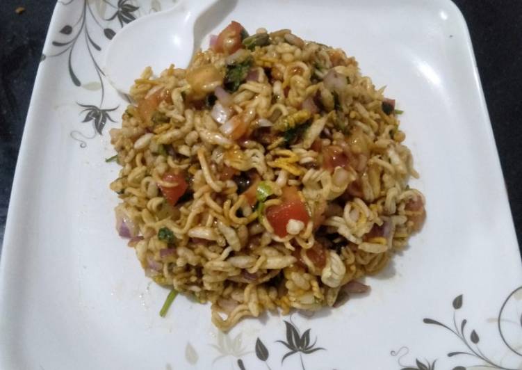 Steps to Make Homemade Maggi Bhel