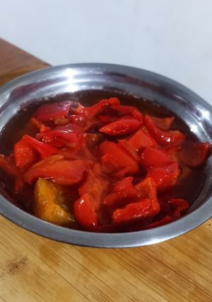 Una foto de Morrones confitados en microondas