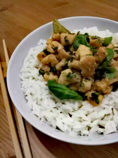 Una foto de Pollo thai al curry verde