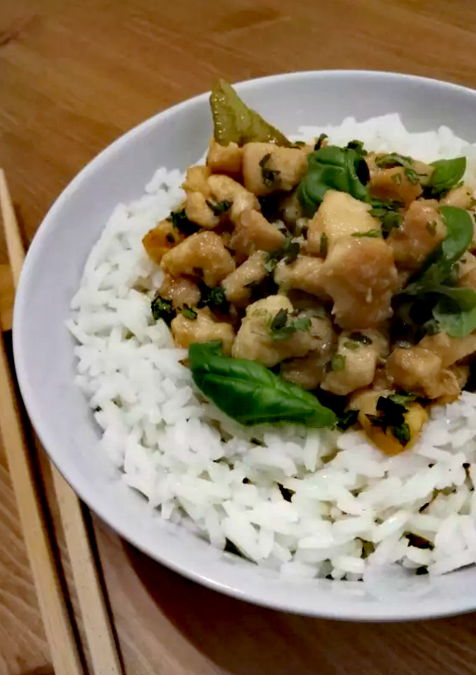 Una foto de Pollo thai al curry verde