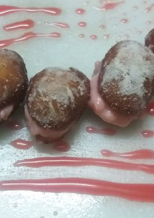 A picture of Italian mini rose custard bomblino.