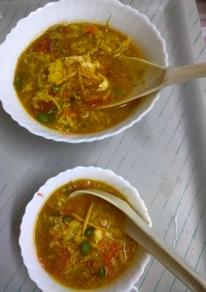এগড্রপ নুডলস ভেজুস্যুপ (Eggdrop noodles Veg Soup recipe in Bengali) ) রেসিপির প্রধান ছবি