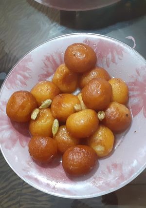 A picture of Gulabjaman.