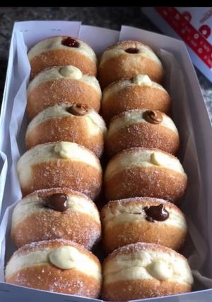 A picture of Coated sugar doughnuts.