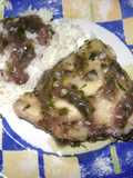 Pollo al ajillo y vino tinto