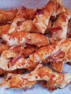 Baconos-sajtos vendégváró recept fotója