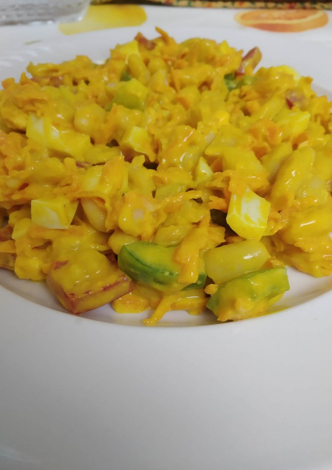 Una foto de Ensalada fría de alubias con salsa de yogurt y curry