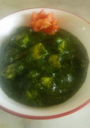 A picture of Palak paneer.
