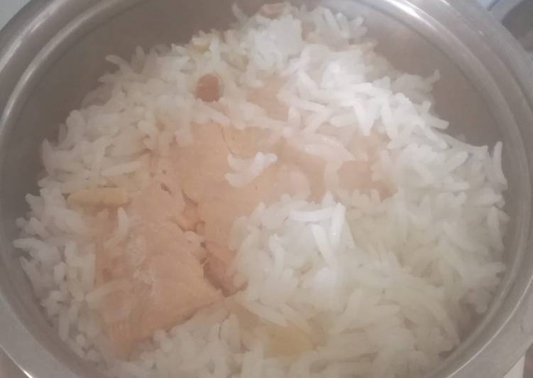 Garlic salmon rice