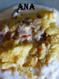 Una foto de Budín de polenta relleno de carne picada