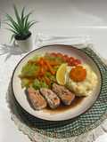 Salmon steak ala fe