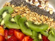 Una foto de bowl kiwi
