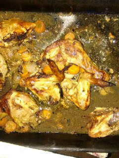 Una foto de Pollo al horno con hortalizas