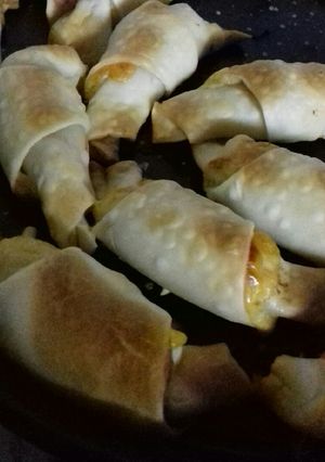 Una foto de Medialunitas de jamón y queso