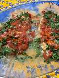 Filets de dorade sébaste aux tomates, ail et coriandre fraîche