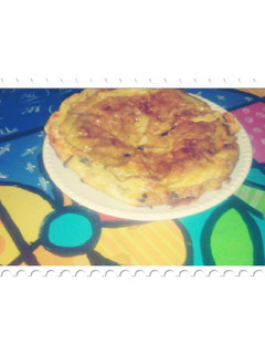 Una foto de Tortilla con tomate y cebolla