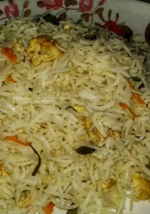 ভেজিটেবল এগ ফ্রাইড রাইস(Vegetable egg fried rice recipe in Bengali) রেসিপির প্রধান ছবি