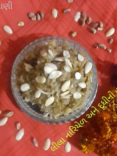 લીલા નાળિયેર અને દૂધી નો હલવો (Lila Nariyal Doodhi Halwa Recipe In Gujarati) રેસીપી મુખ્ય ફોટો