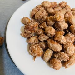 A picture of Oldfashioned Sugarnuts 2 Ways.