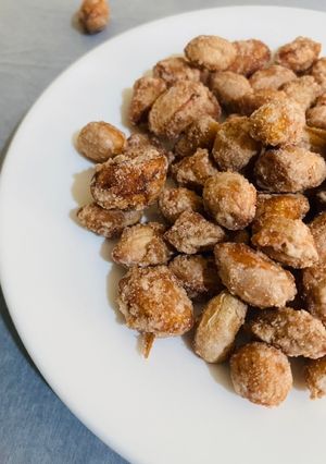 A picture of Oldfashioned Sugarnuts 2 Ways.