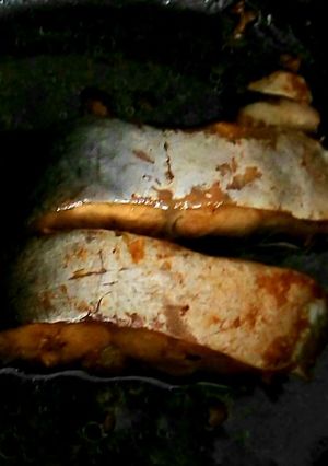Hình của món Cá basa kho màu.