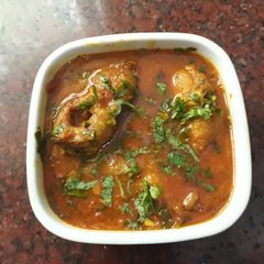 A picture of Shol fish curry (shol kaliya).