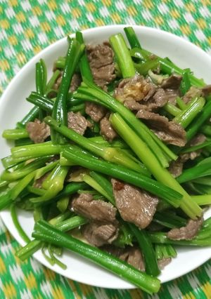 Hình của món Thịt bò xào ngồng tỏi.