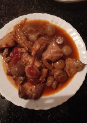 Foto principal de Callos de cerdo con champiñones en la olla gm g