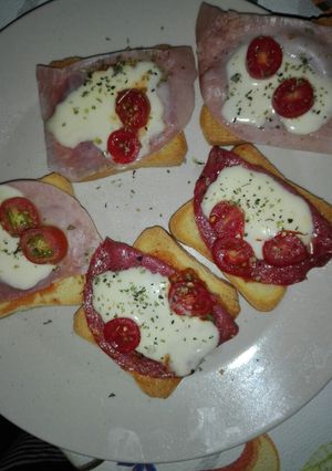 Una foto de Pizzetas de tostadas! 🍕
