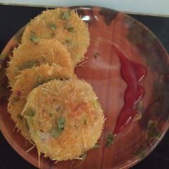 A picture of Semolina and vermicelli tikki.