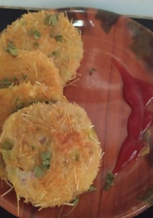 A picture of Semolina and vermicelli tikki.