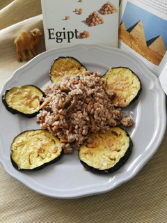 Una foto de Mashi (arroz con carne y frutos secos)