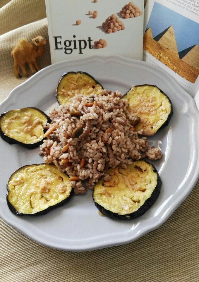 Una foto de Mashi (arroz con carne y frutos secos)