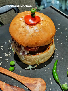 बर्गर (Burger Recipe in Hindi) रेसिपी मुख्य फोटो