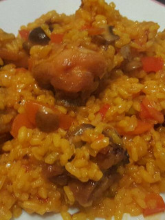 Una foto de Arroz con pollo de la huerta